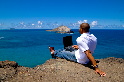 laptop-user-by-ocean.jpg